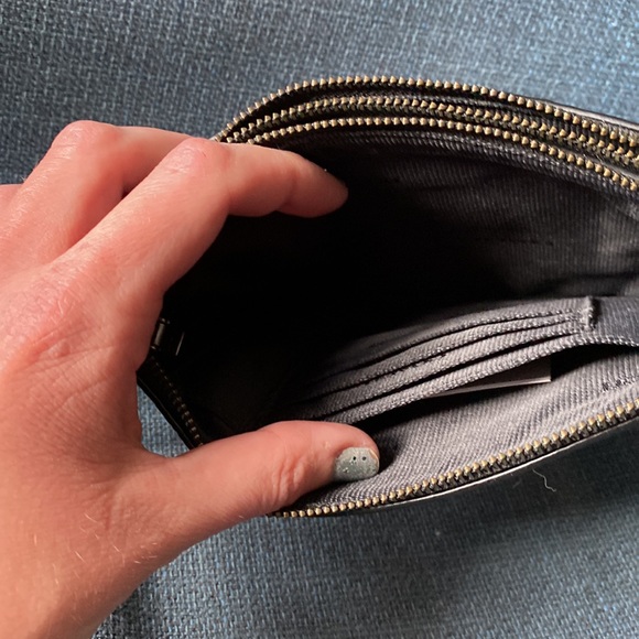 Faux snakeskin coach crossbody clutch - Picture 3 of 4